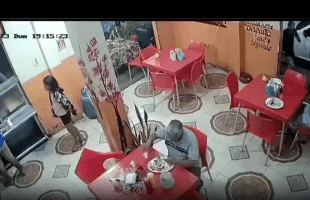 Dude Continues To Eat While Restaurant Was Getting Robbed!