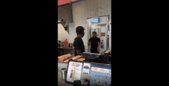 Chipotle Manager Wasn’t Having It With Customer That Was Complaining About His Order!