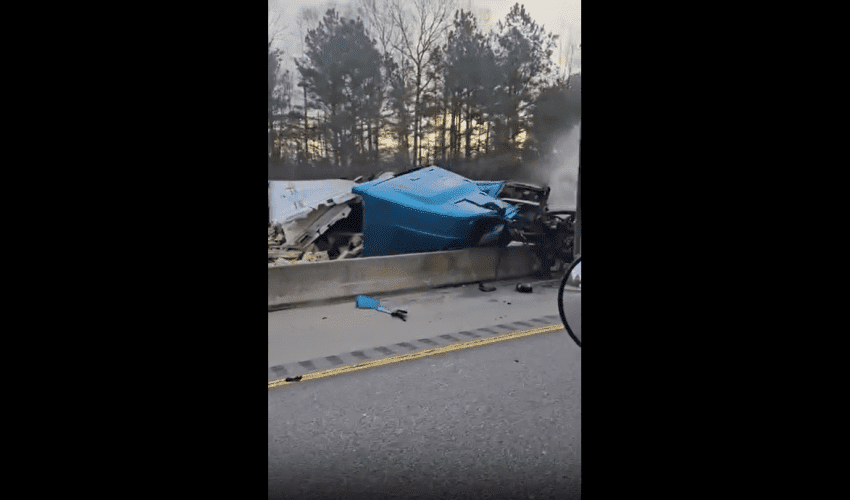 Dude Shows Off A Multiple Vehicle Crash On A Highway In Virginia!