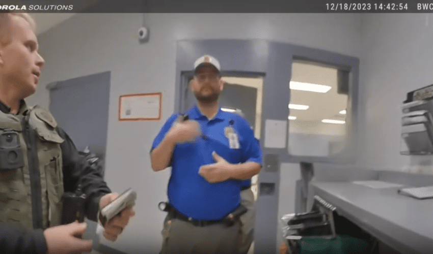 Jailer Staff Puts Hands On Police Officer After He Tried To Force Them To Accept A Man That Was Arrested In Their Custody!