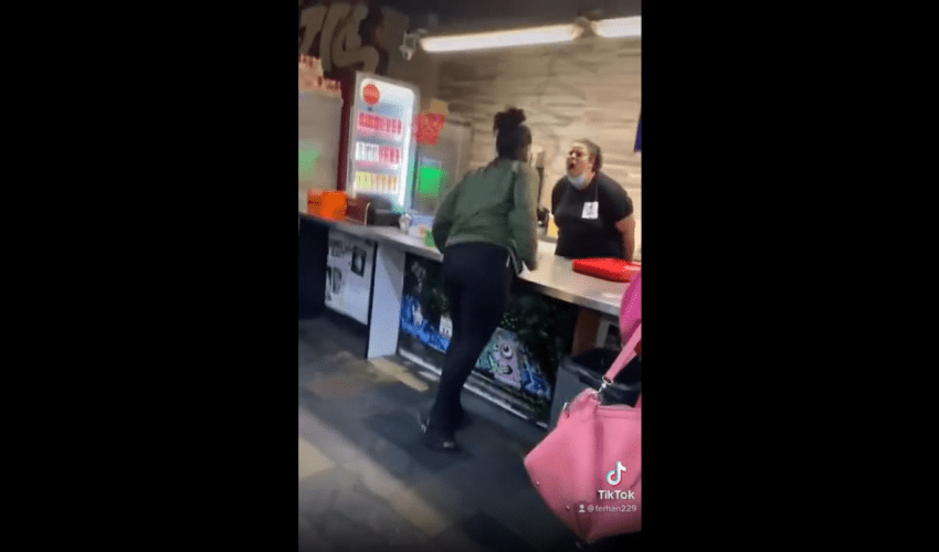 Customer And Employee Has Serious Anger Issues Over Food!