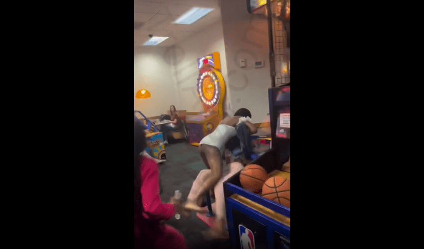 Mother Gets Snuck By A Opp At Chuck E Cheese While She Was Spending Time With Her Small Daughter!