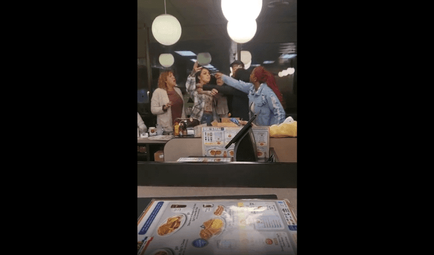 Black Girls Gets Into A Altercation With 3 Karens That Was Disrespecting Them At Waffle House!