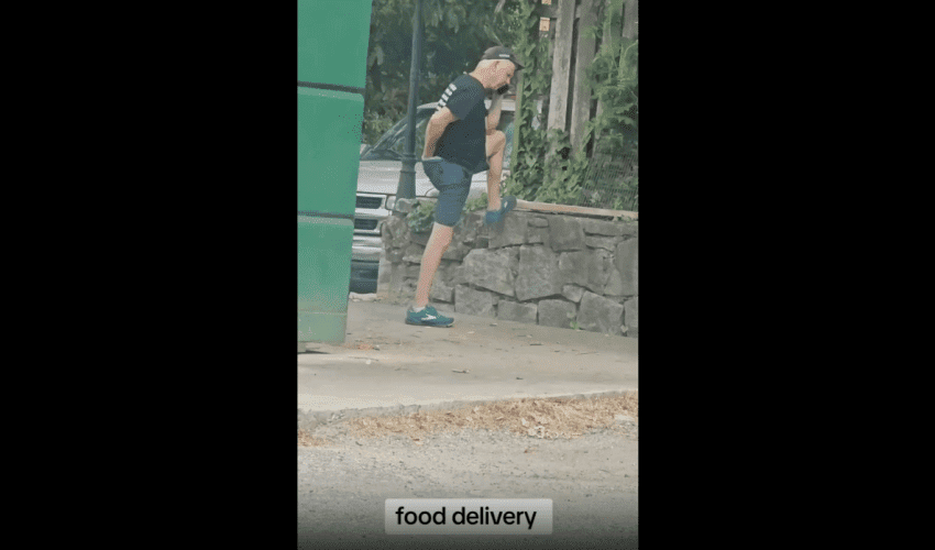 Doordasher Caught Going In Deep In The Cut While Delivery Customers Food