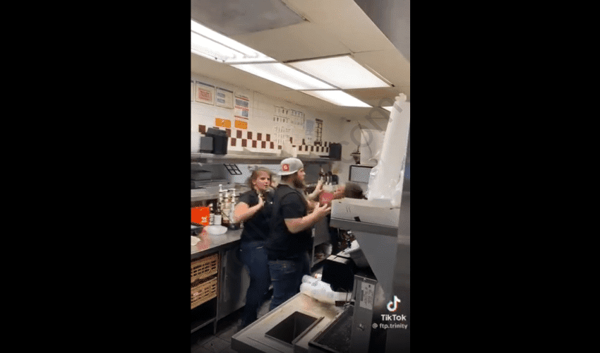 Ihop Worker Throws Hot Coffee On A Coworker That She Didn’t Like During A Fade!