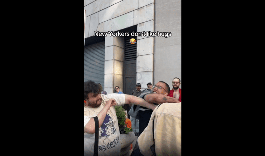 People Tried To Randomly Hug A Man In New York And He Wasn’t Going For It