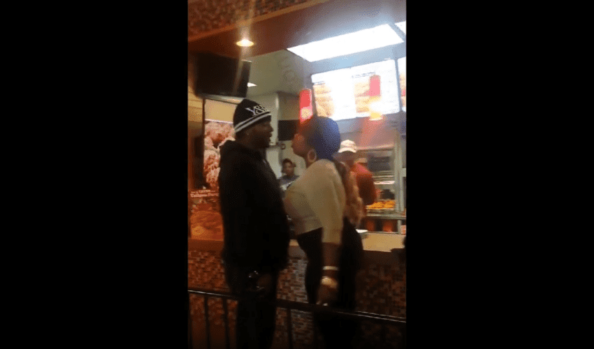 Woman With Knife Gets Into A Heated Argument With A Man At Popeyes Because He Wouldn’t Let Her Cut Him In Line