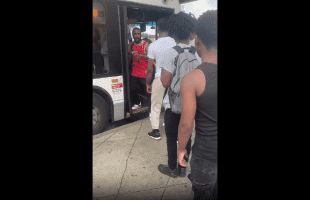 Dude Repping BD Gets Robbed In Front Of Everybody On The Bus By Two Young Boys In Chicago