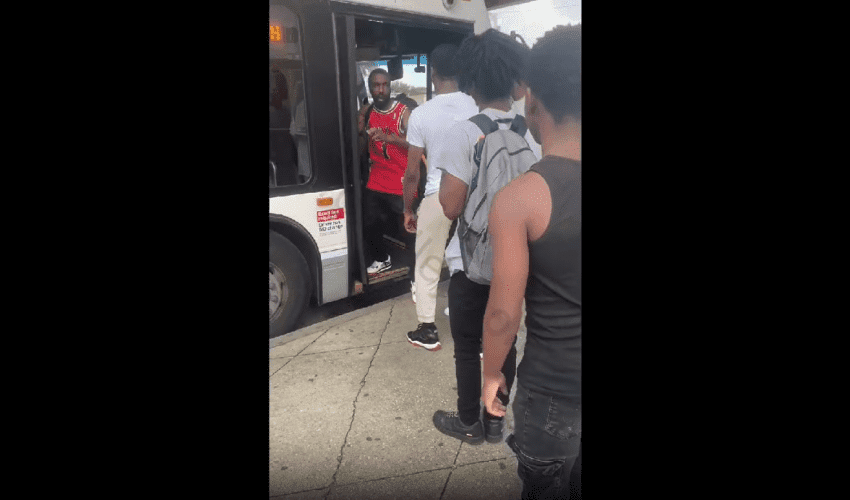 Dude Repping BD Gets Robbed In Front Of Everybody On The Bus By Two Young Boys In Chicago