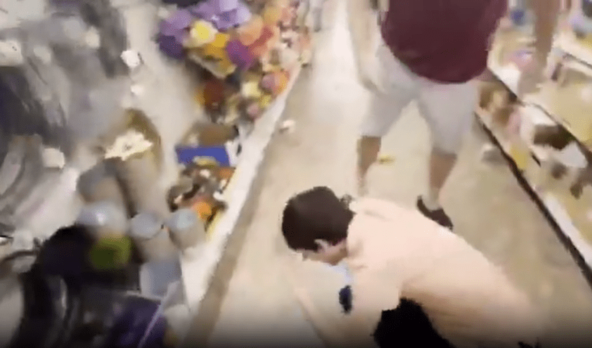 Child Predator Gets Beaten Up At A Store For Trying To Meet Up With A 13 Year Old