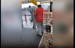 Family Dollar Employee Throw Hands With Thief After She Tried To Steal A Umbrella For The Rain