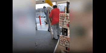 Family Dollar Employee Throw Hands With Thief After She Tried To Steal A Umbrella For The Rain