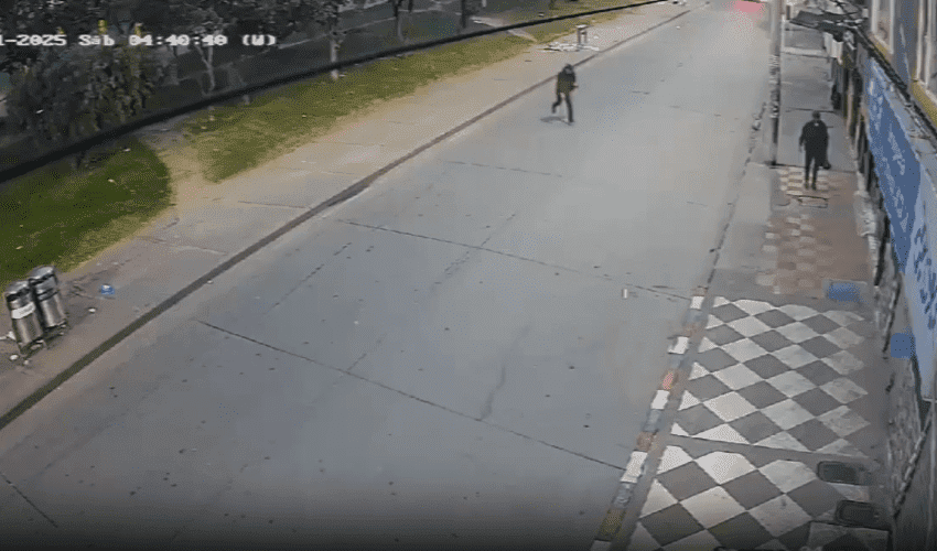 Robber Gets Left In The Street After He Tried To Rob A Man That Knew How To Defend Himself