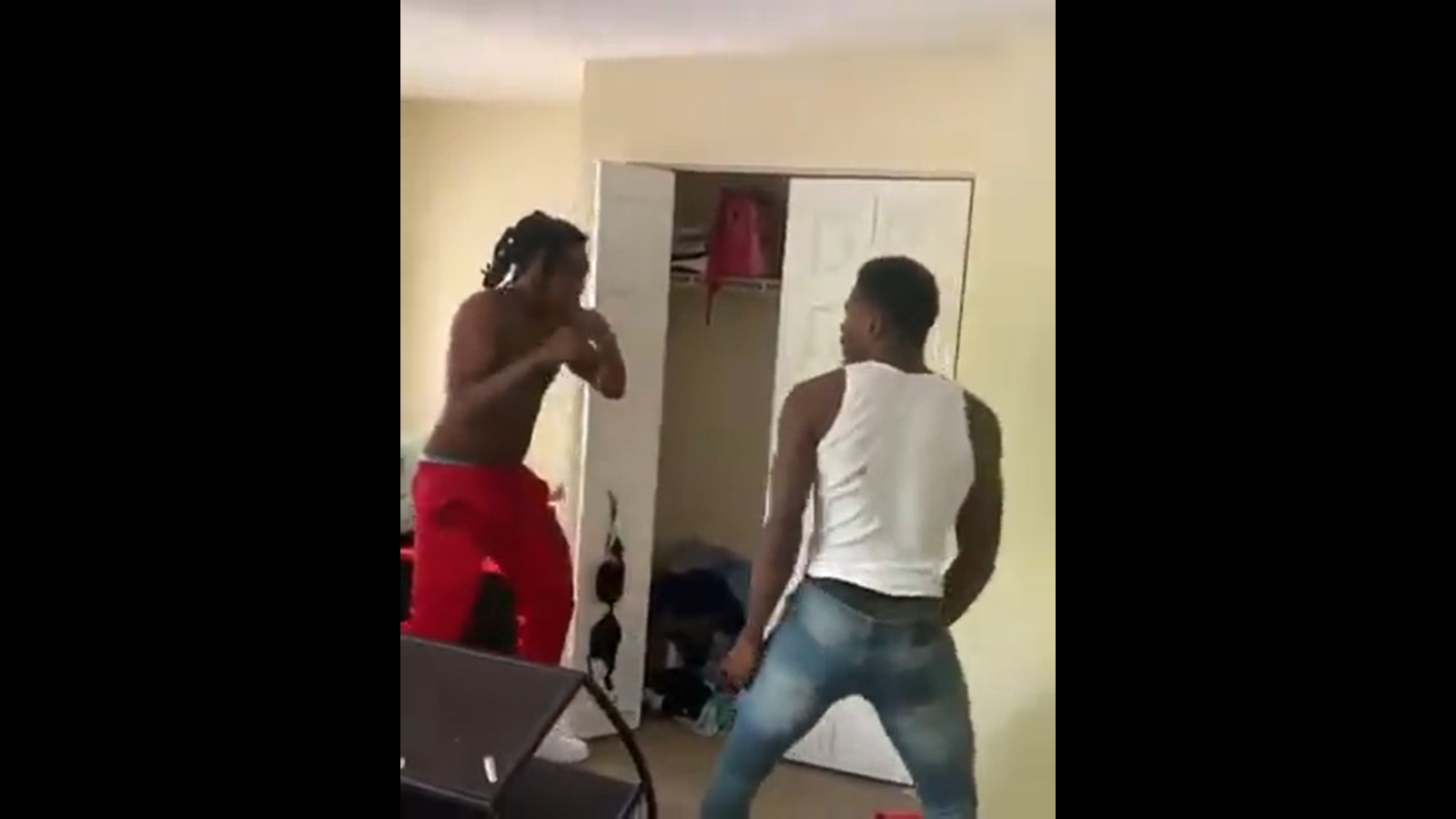 Girl Calls Her Brother To Beat Her Boyfriend Azz While Her Kids Were