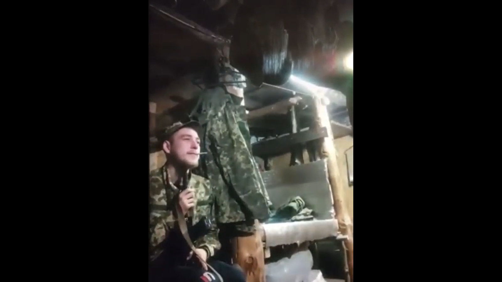 Заключенные погибают на украине. Застрелился в армии 2021. Солдат ВСУ застрелился из автомата.