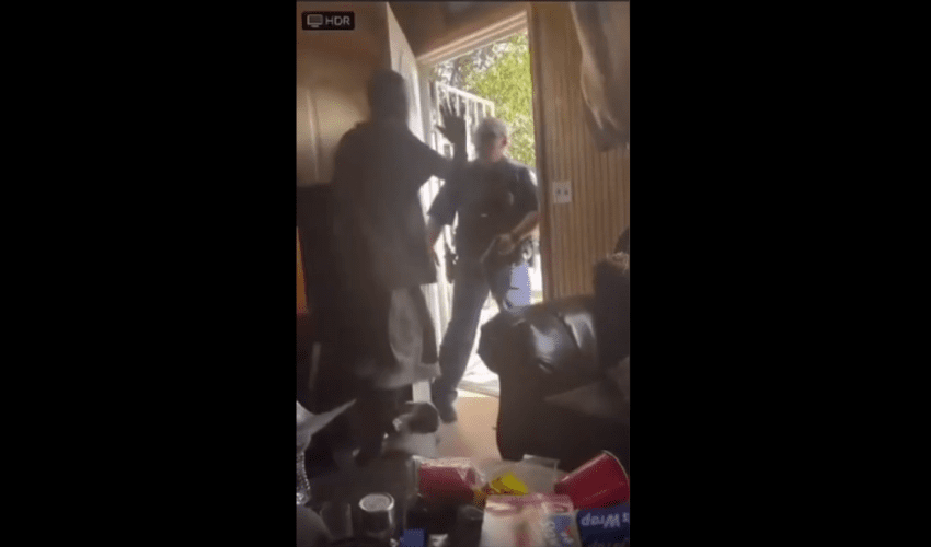 Female Police Officer Walks In Man House And Tased And Attack Him For Not Coming Outside To Talk!