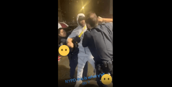New York Police Officers Beat Up A Man After They Thought He Had Something In His Bag!