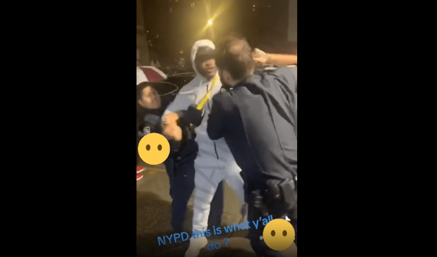 New York Police Officers Beat Up A Man After They Thought He Had Something In His Bag!