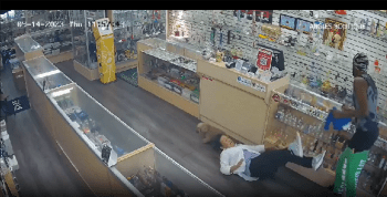Worker Gets Beaten By Robber At Chinatown Boutique!