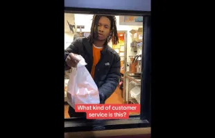 Popeyes Employee Goes Off On A Woman That Tried To Switch Her Order After They Were About To Close!