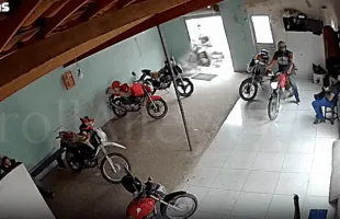 Amazing Stunt Did By A Guy On A Motorcycle!