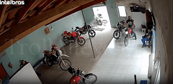 Amazing Stunt Did By A Guy On A Motorcycle!