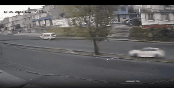 Driver Car Sheds Into Pieces After Car Crash Into Tree!