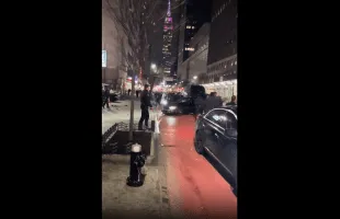 Dude Tried To Escape From New York Police In A Mercedes Benz But Failed!