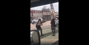 Hair Stylist Gets Sprayed With Mac After Client Didn’t Like Her Hair!