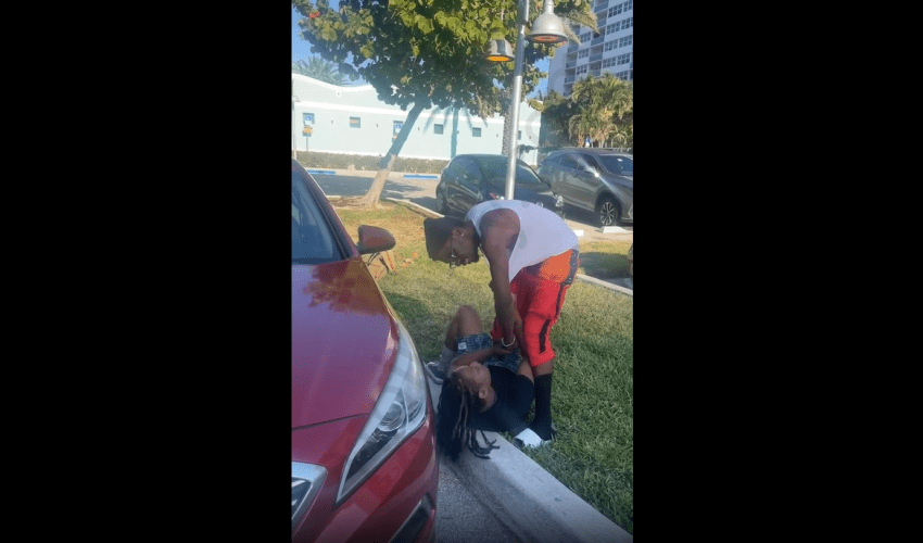 Is This His Sister? Dude Gets Into A Scuff With His Allege Fem/Stud Sister Over Some Money