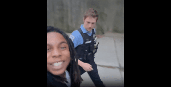 Dude Was Getting On Theses Cops Azz In Chicago After They Tried To Grab Him Up In A Back Alley