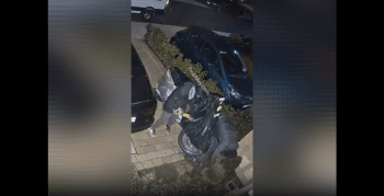 HOW?? Thieves Made Alot Of Noise While Stealing A Motorcycle And Nobody Never Came Out