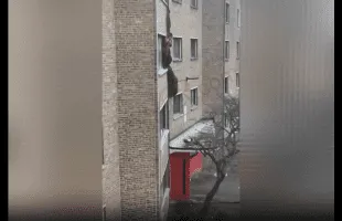 Side Chick Caught Escaping Window Of A Woman House After Seeing Her Boyfriend