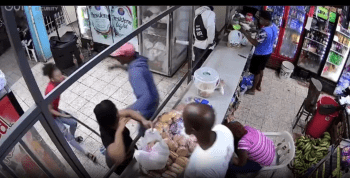 Woman Goes Insane After A Man Pulled Up And Popped Her With A Machete