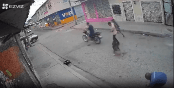 Dog Stop Robbery In Progress After He Seen A Man Getting Robbed