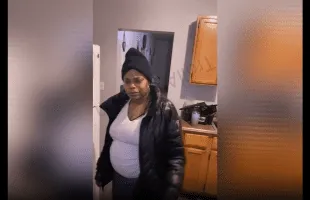 Dude Got Mad After He Took His Girl Over A Group Of Men House To Top Them Off For Them A 50 Bag Of Coke