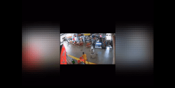 Security Didn’t Help: This What Self Defense Looks Like When You Run Up On A Stranger