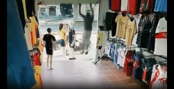 Thieves Gets Locked In By High IQ Clothing Store Owner