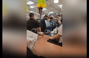 Dude Rocked A Old Man Face After He Allegedly Stole His Wallet And Tried To Be Sneaky About It