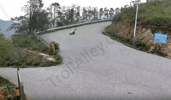 4 Chinese Girls Crashed On A Single Motorbike