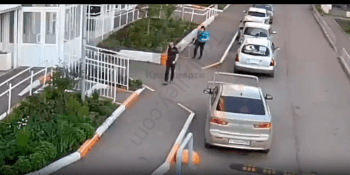 Dude Randomly Tried To Attack A Man With A Knife And Was Saved By Civilians