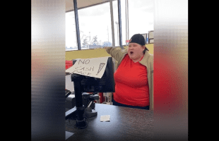 Family Dollar Employee Crashed Out And Said This To A Customer That Was Getting On Her Azz