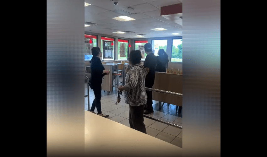 Woman Tried To Prove That She Was American After A Blacc Man Got On Her Azz For Disrespecting Him In Burger King While He Was Eating