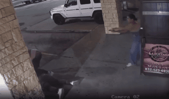 Woman Saved Her Boyfriend After She Seen Him Getting Robbed