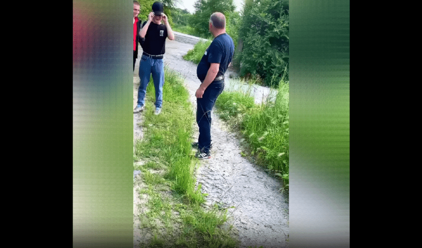 Old Man Took A Long Time To Fall After He Tried To Eat A Jab