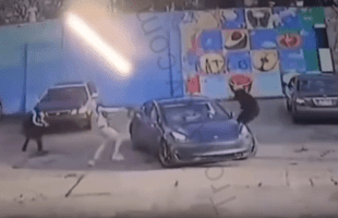 They Didn’t Know The Opps Was Next To Them Because They Had On Hoodies