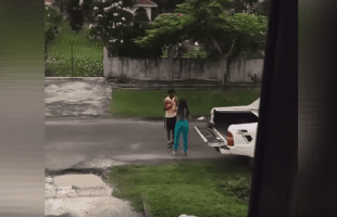 Woman Caught A Guy Getting Physically Abused By His Girlfriend Because He Didn’t Want To Buy Her Anything