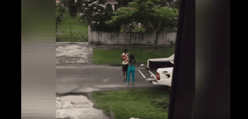 Woman Caught A Guy Getting Physically Abused By His Girlfriend Because He Didn’t Want To Buy Her Anything