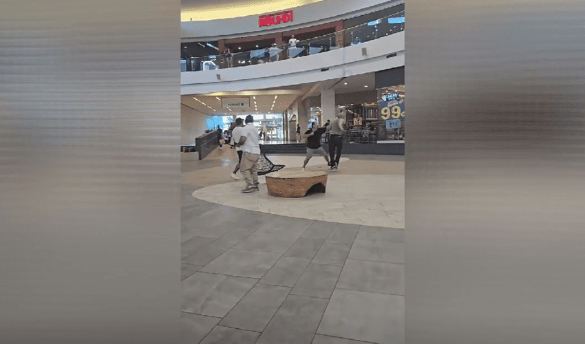 Dude Tried The Wrong Man And Got Slept In The Shopping Mall