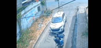 Dude Leaves His Homie After A Car Pulled Up And Tried To Take Him Hostage